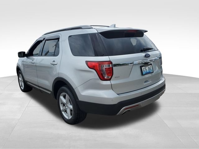 Used 2017 Ford Explorer XLT w/ Equipment Group 201A AWD/4WD image 6