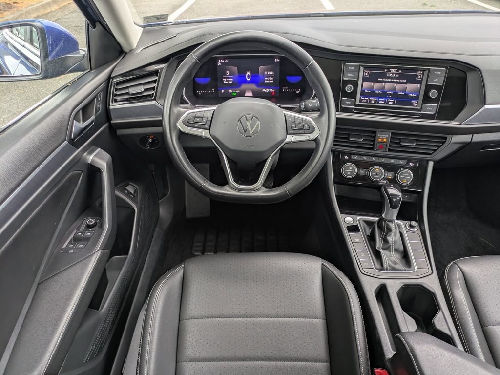Used 2023 Volkswagen Jetta SE FWD image 15