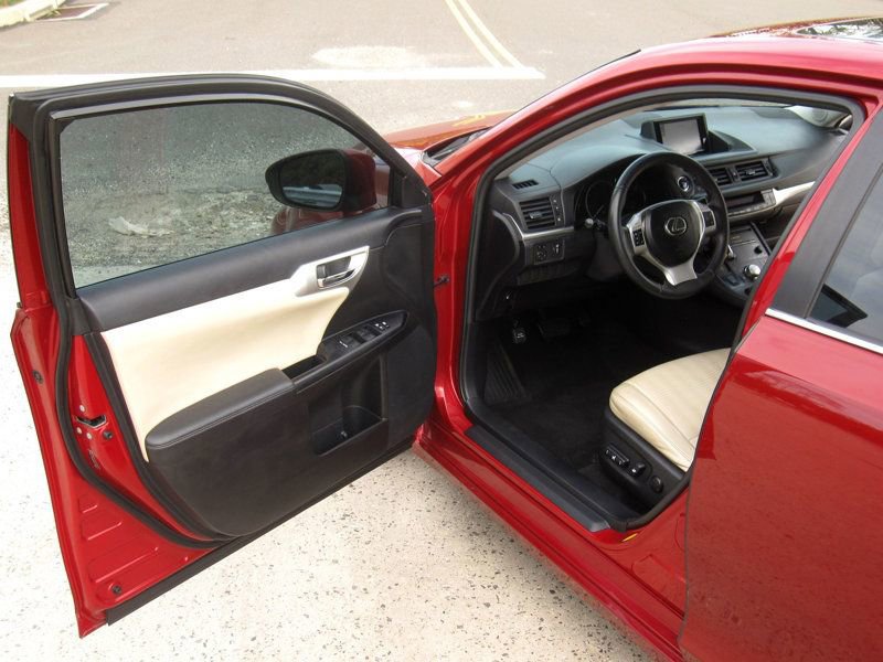 Used 2013 Lexus CT 200h image 16