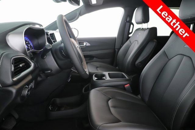 New 2026 Chrysler Pacifica Select w/ S Appearance Package image 16