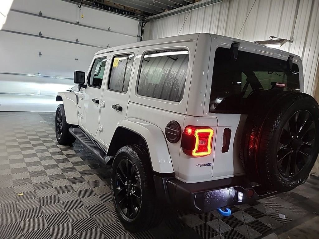 Used 2022 Jeep Wrangler Unlimited Sahara w/ Cold Weather Group image 3