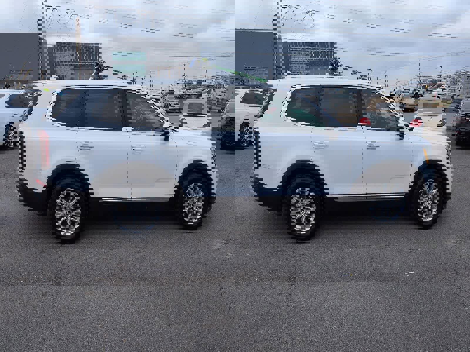 Used 2022 Kia Telluride LX image 9