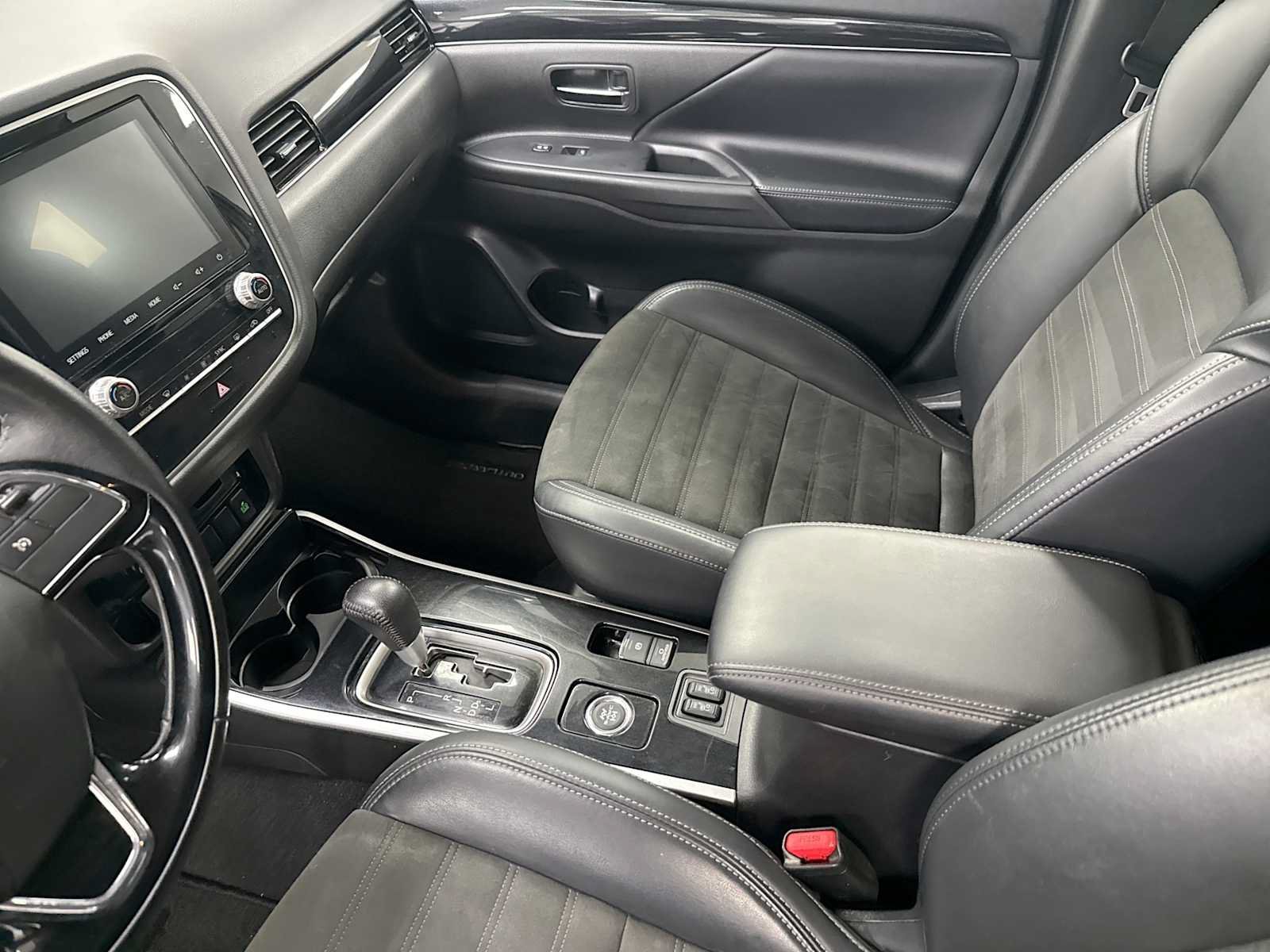 Used 2020 Mitsubishi Outlander SE AWD/4WD image 21