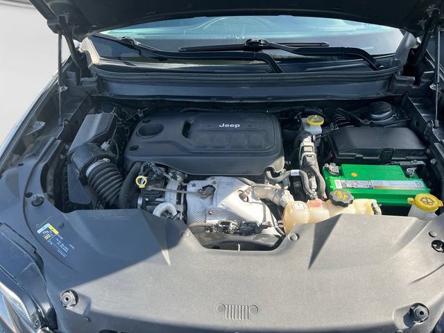 Used 2019 Jeep Cherokee Overland w/ Technology Group AWD/4WD image 32