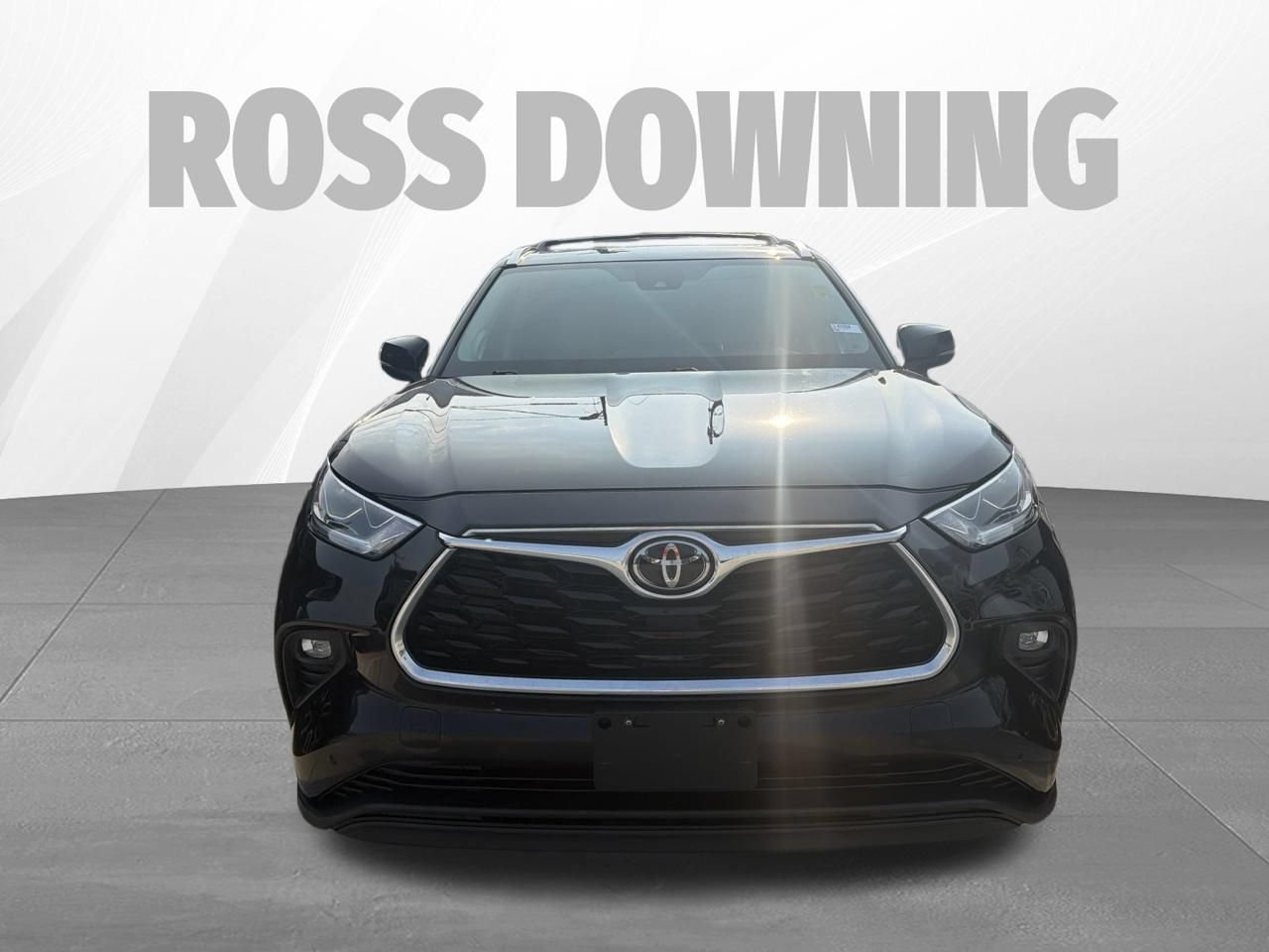 Used 2021 Toyota Highlander Limited FWD image 2