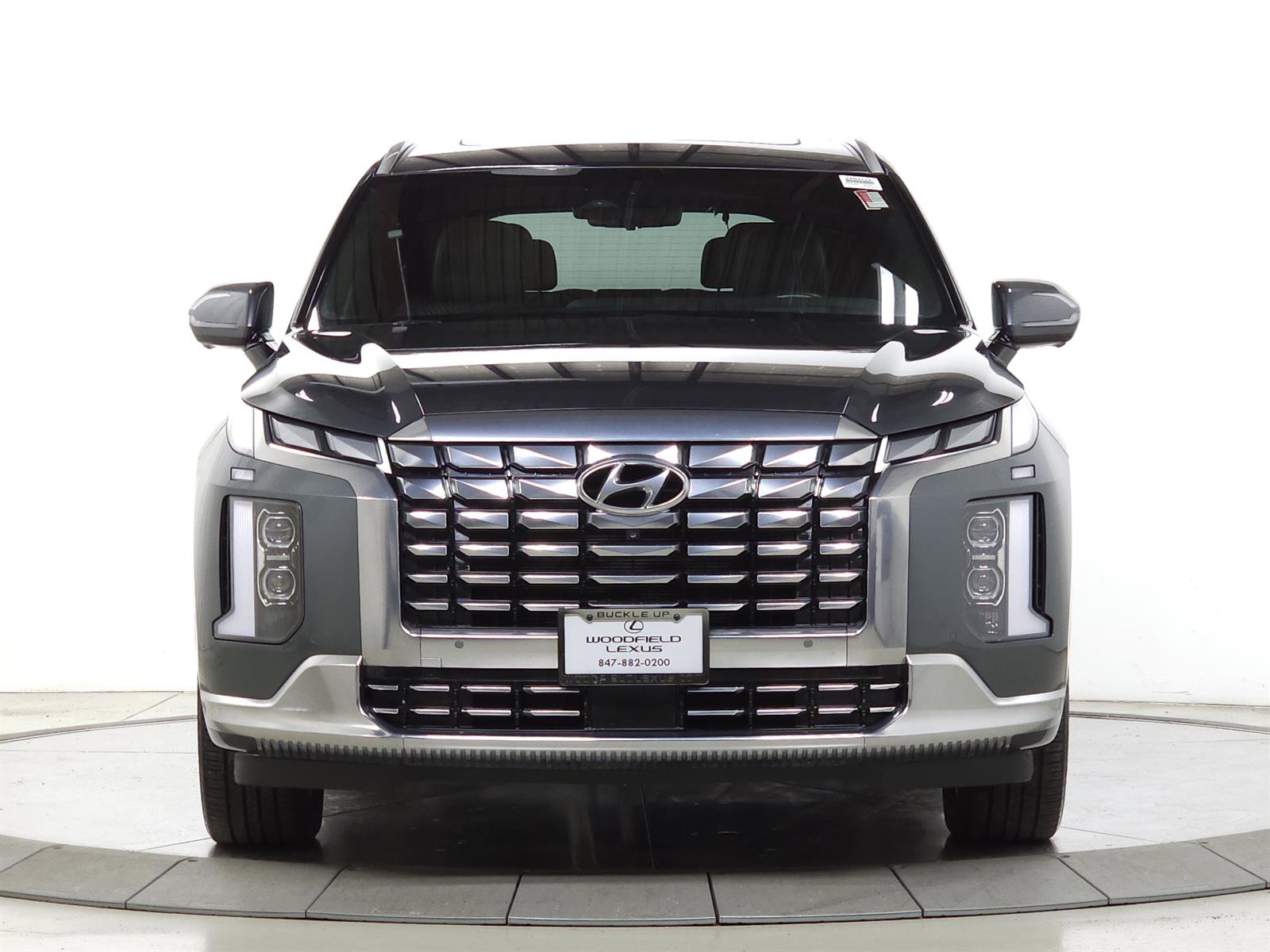 Used 2023 Hyundai Palisade Calligraphy image 2