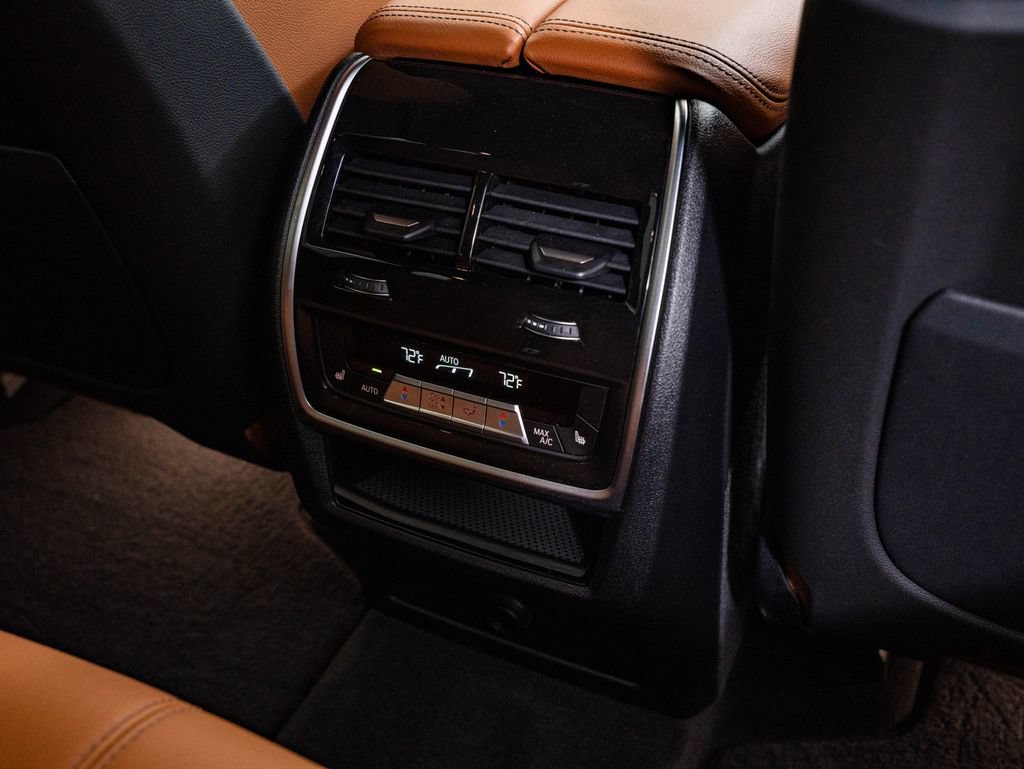 Used 2022 BMW X5 M50i AWD/4WD image 38