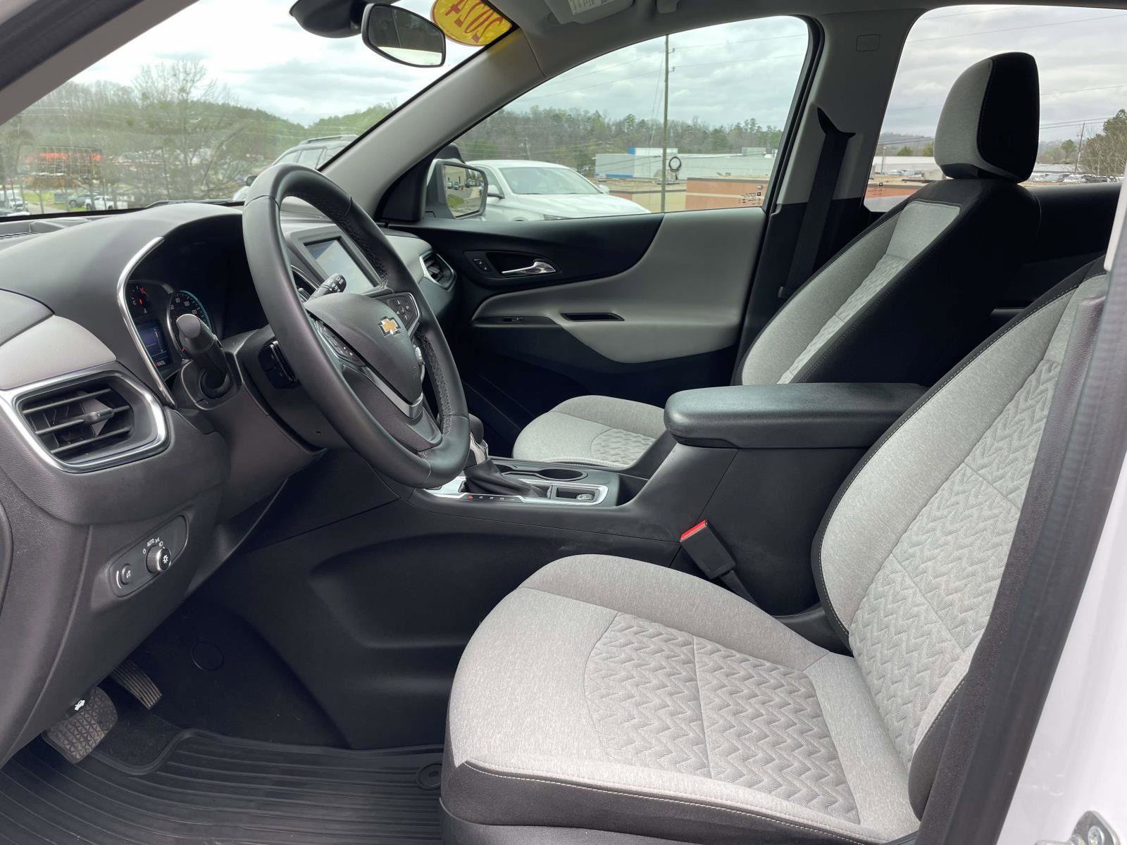 Used 2024 Chevrolet Equinox LT w/ Driver Convenience Package image 4