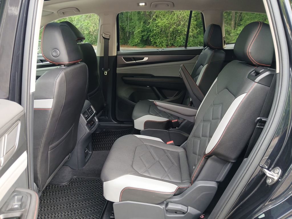 Used 2025 Volkswagen Atlas Peak Edition SE image 25