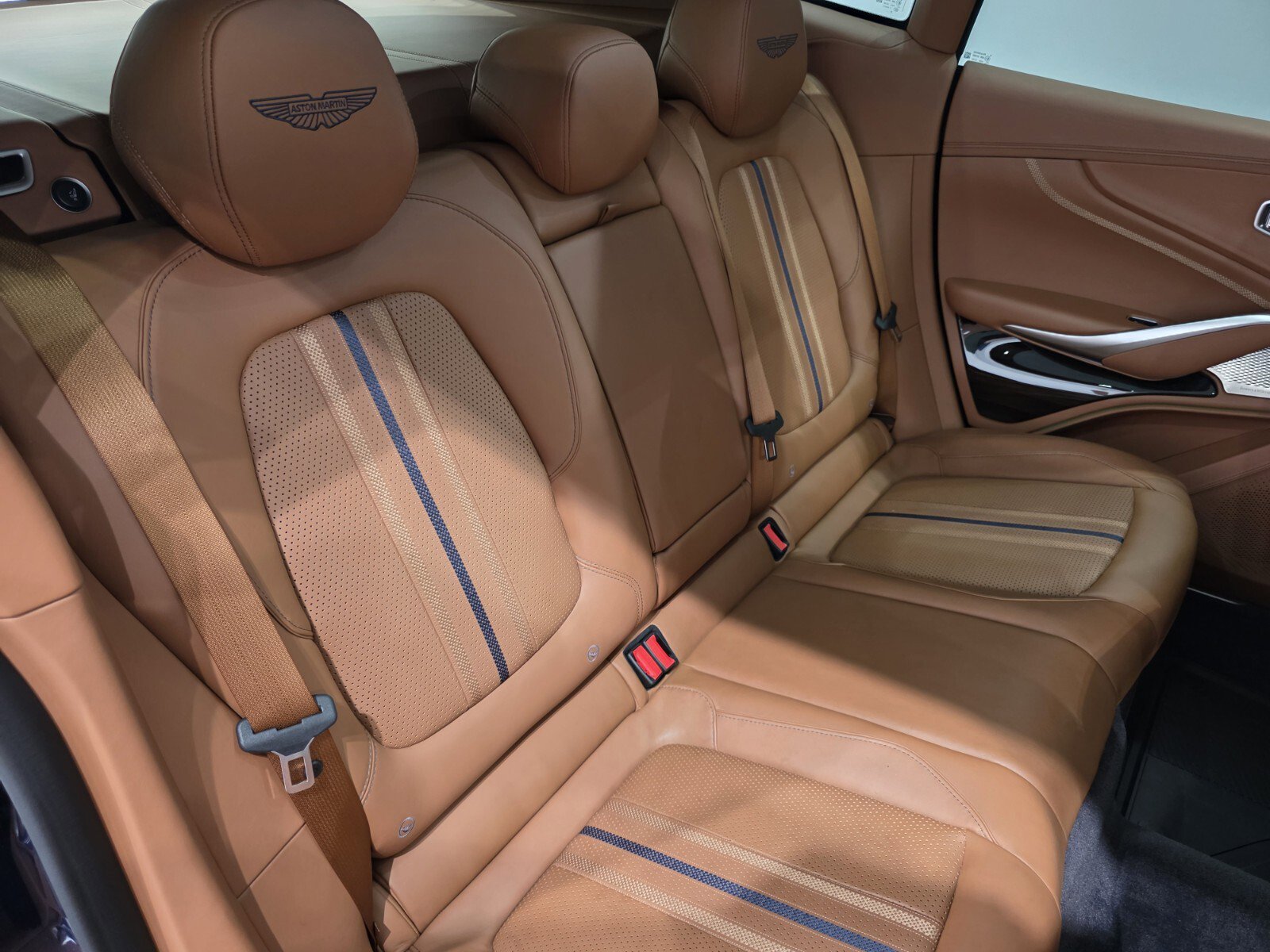 Used 2025 Aston Martin DBX 707 image 20