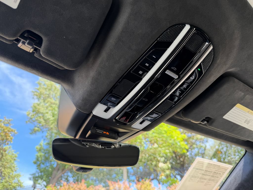 Used 2023 Porsche Cayenne GTS w/ Assistance Package AWD/4WD image 31