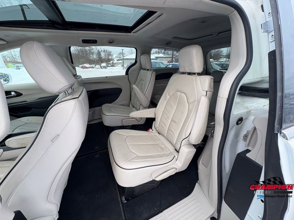 Used 2021 Chrysler Pacifica Limited image 21