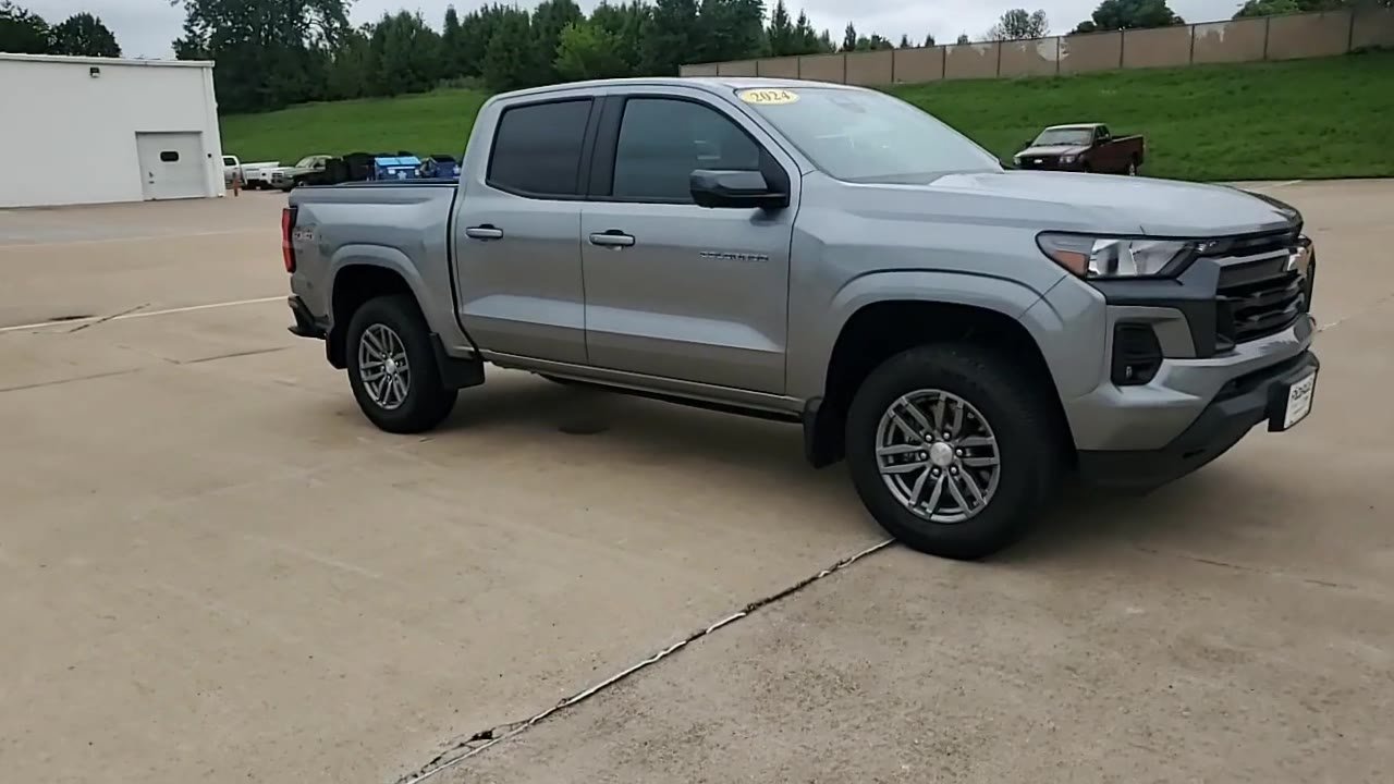 Used 2024 Chevrolet Colorado LT w/ LT Convenience Package II AWD/4WD image 2