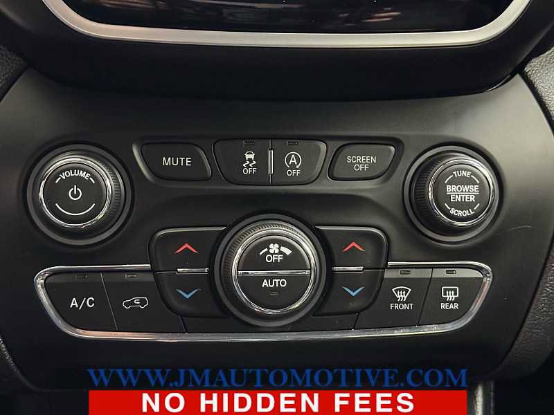 Used 2019 Jeep Cherokee Limited image 24