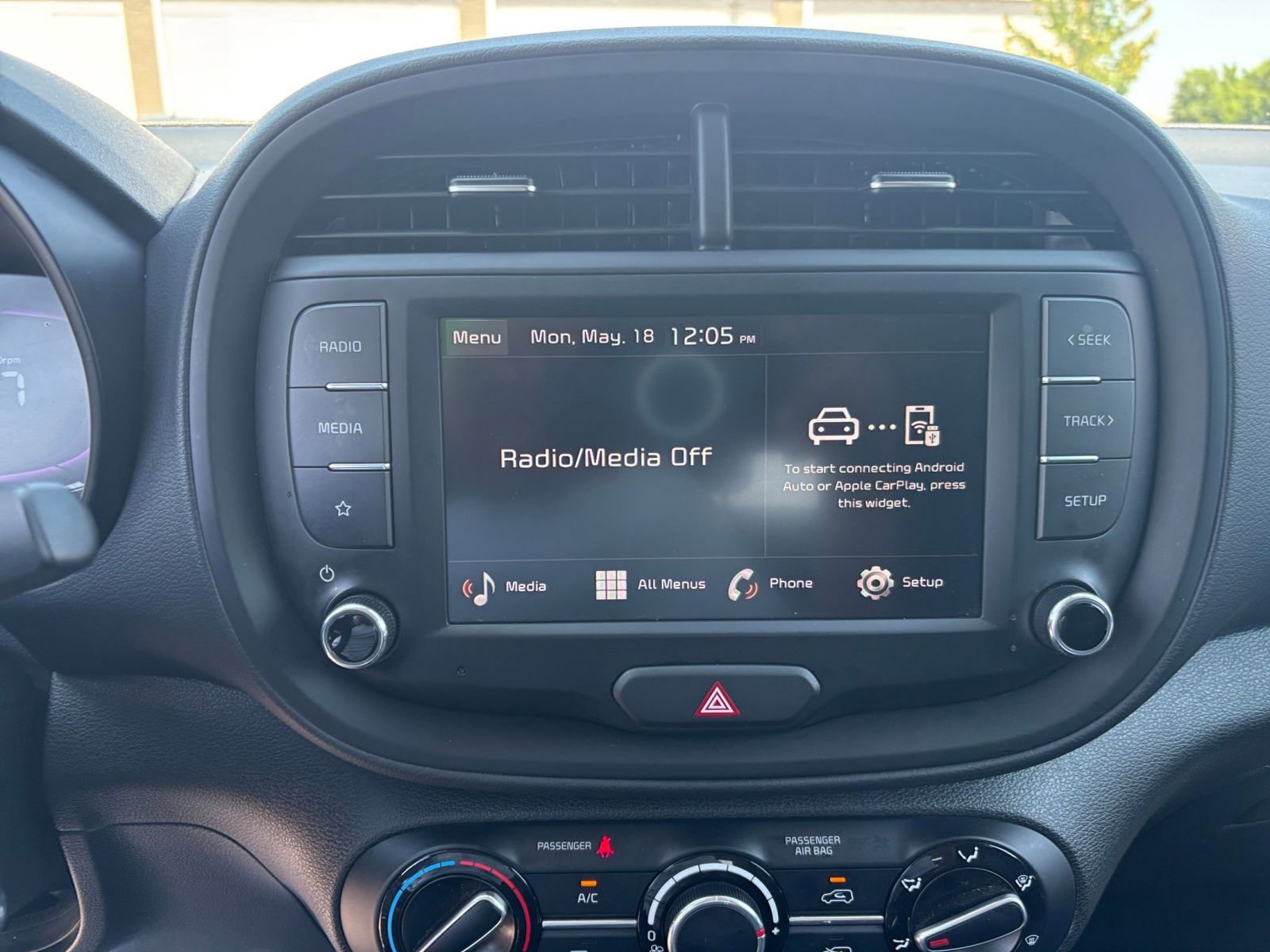 Used 2025 Kia Soul LX w/ LX Technology Package FWD image 21
