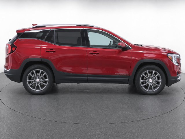 Used 2023 GMC Terrain SLT w/ Tech Package FWD image 8