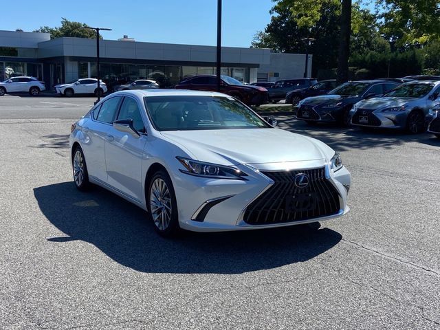 Used 2023 Lexus ES 300h w/ Luxury Package