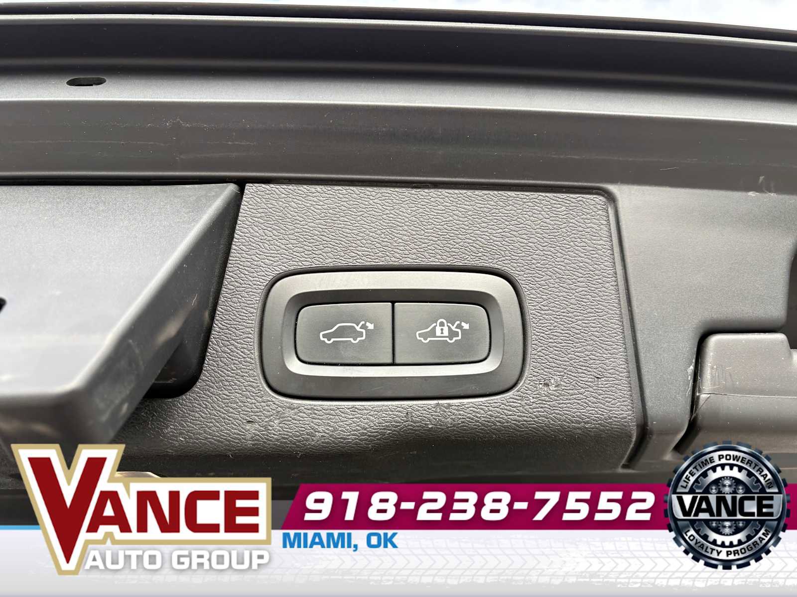 Used 2018 Volvo XC60 T6 Inscription w/ Advanced Package image 17