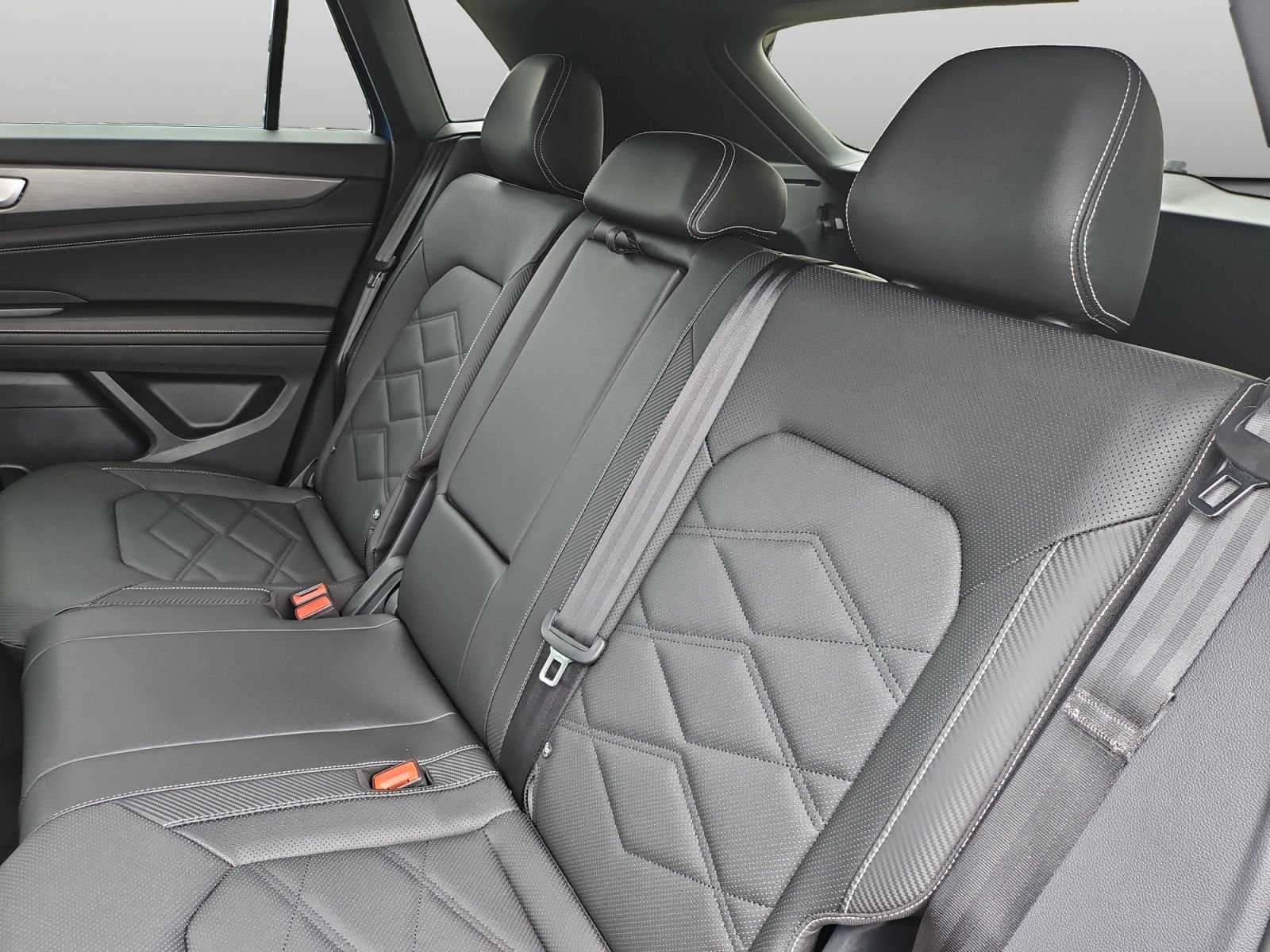 Used 2025 Volkswagen Atlas Cross Sport SE FWD image 40