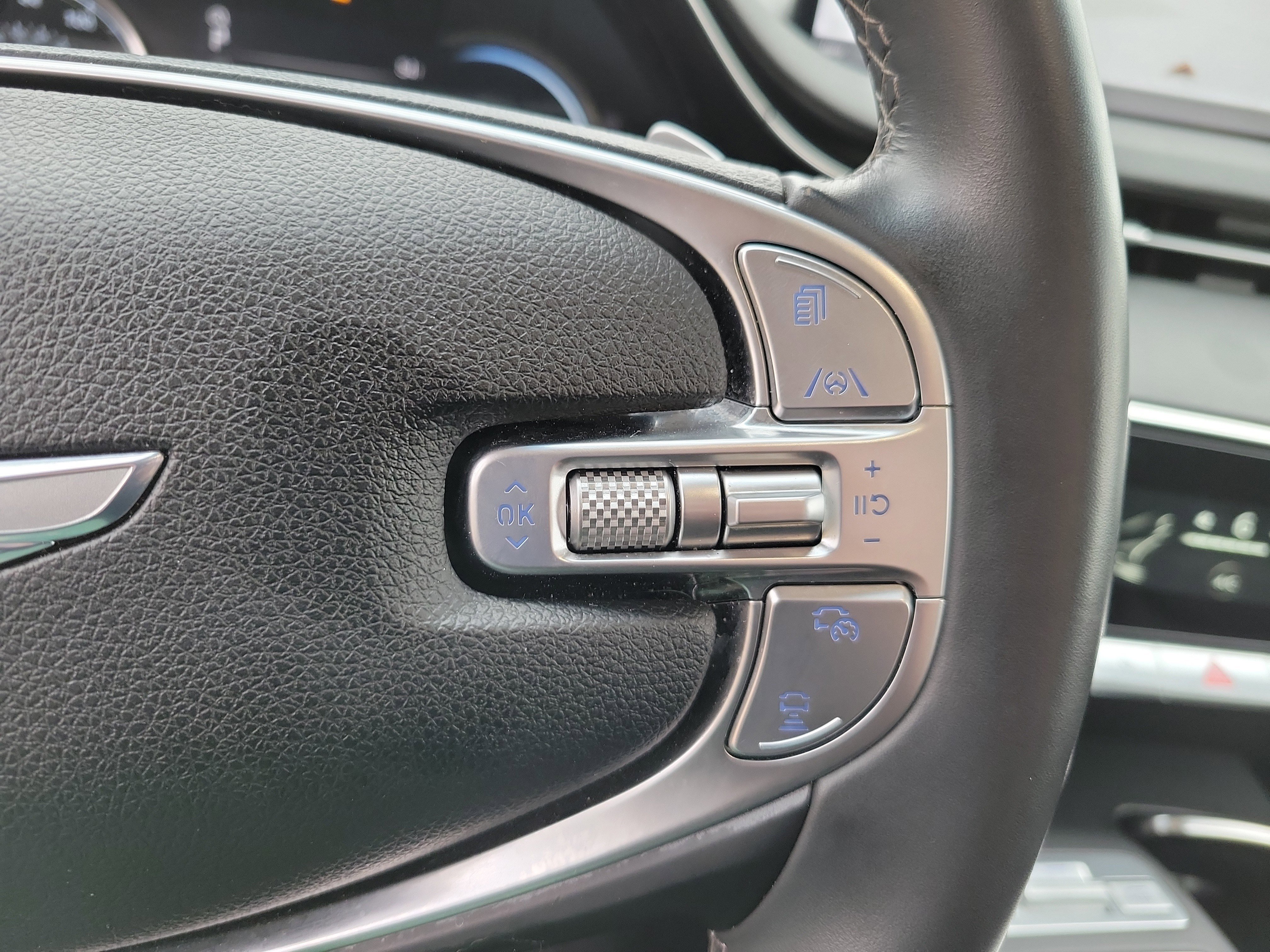 Used 2025 Genesis GV70 2.5T image 17