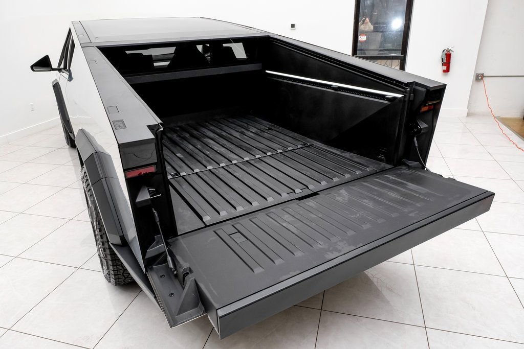 Used 2024 Tesla Cybertruck AWD Crew Cab image 51
