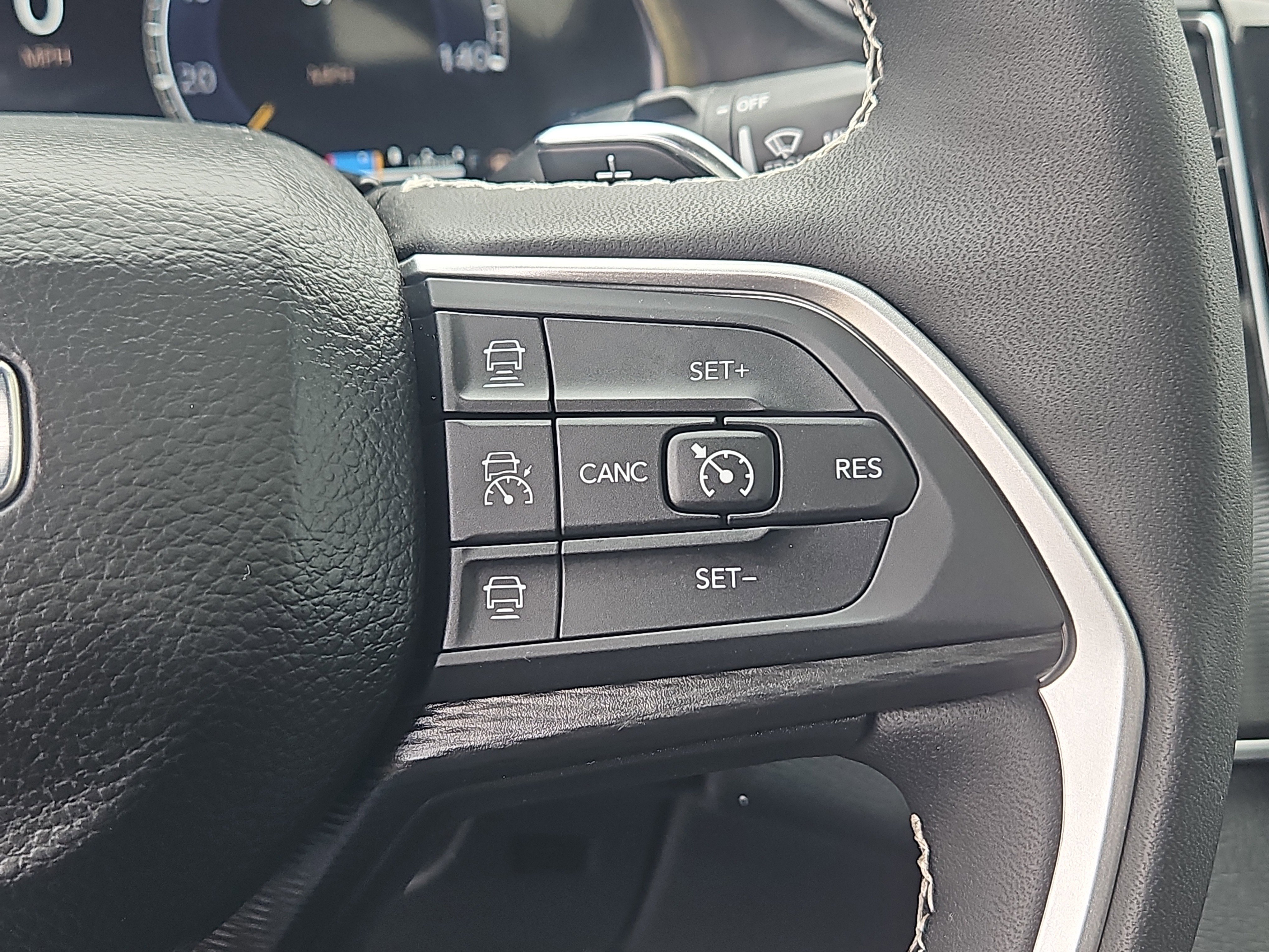 Used 2025 Jeep Grand Cherokee Altitude image 20