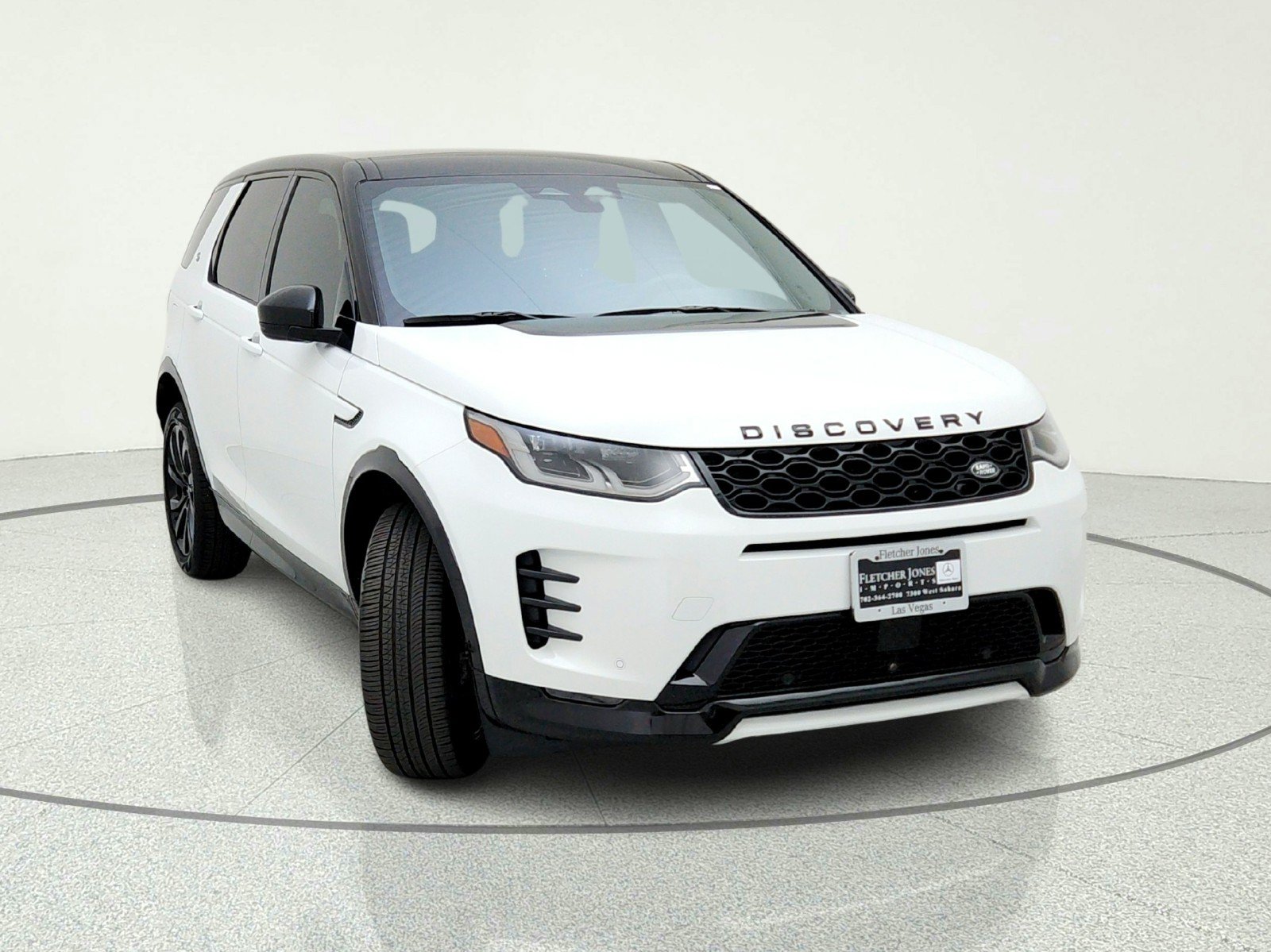 Used 2024 Land Rover Discovery Sport Dynamic SE AWD/4WD image 4