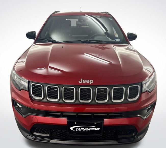 Used 2024 Jeep Compass Latitude image 3