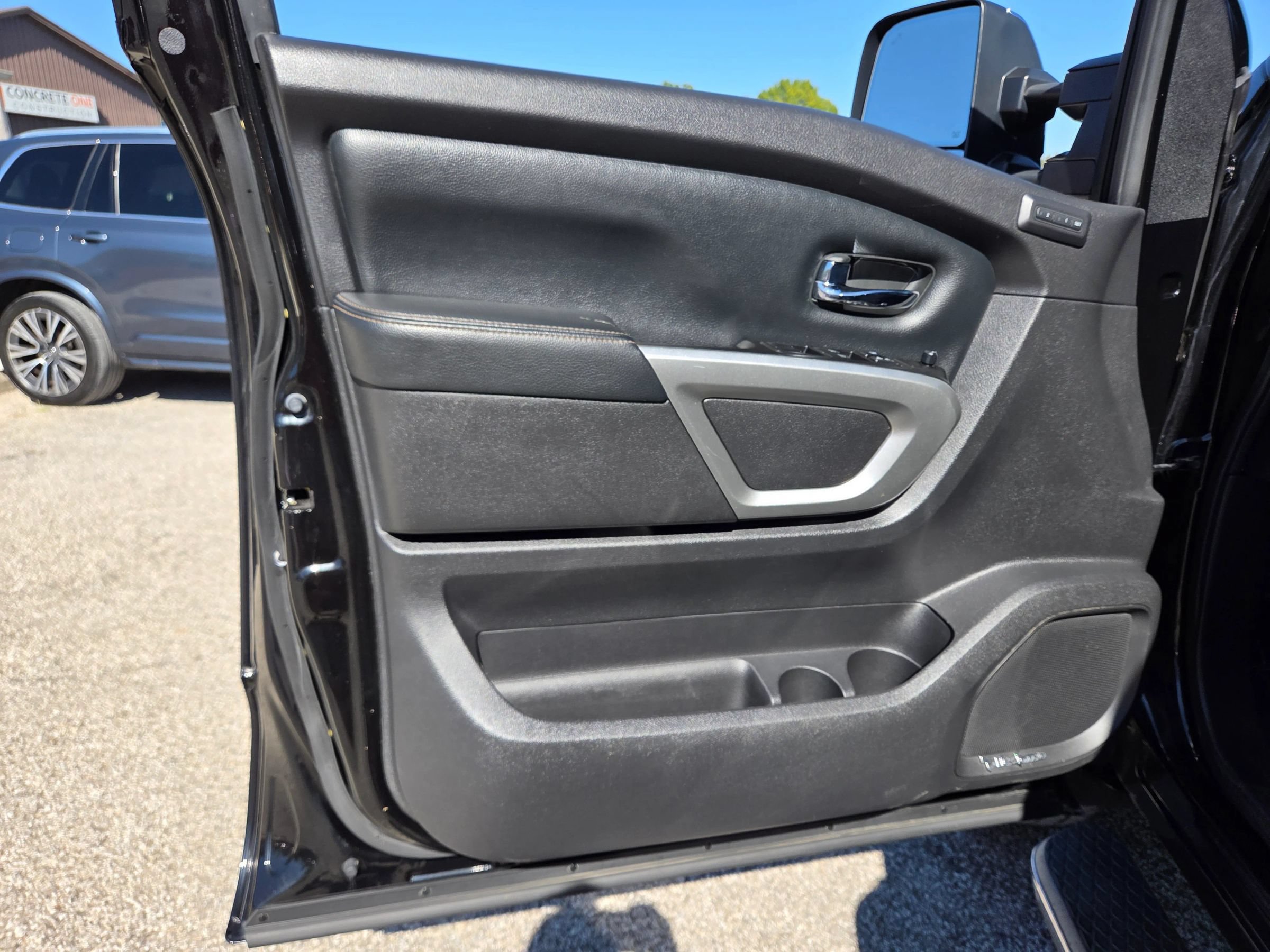 Used 2018 Nissan Titan SL w/ Texas Titan Edition AWD/4WD image 16