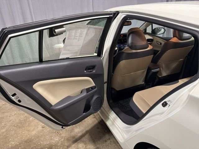 Used 2017 Toyota Prius Four w/ Advanced Technology Package image 18