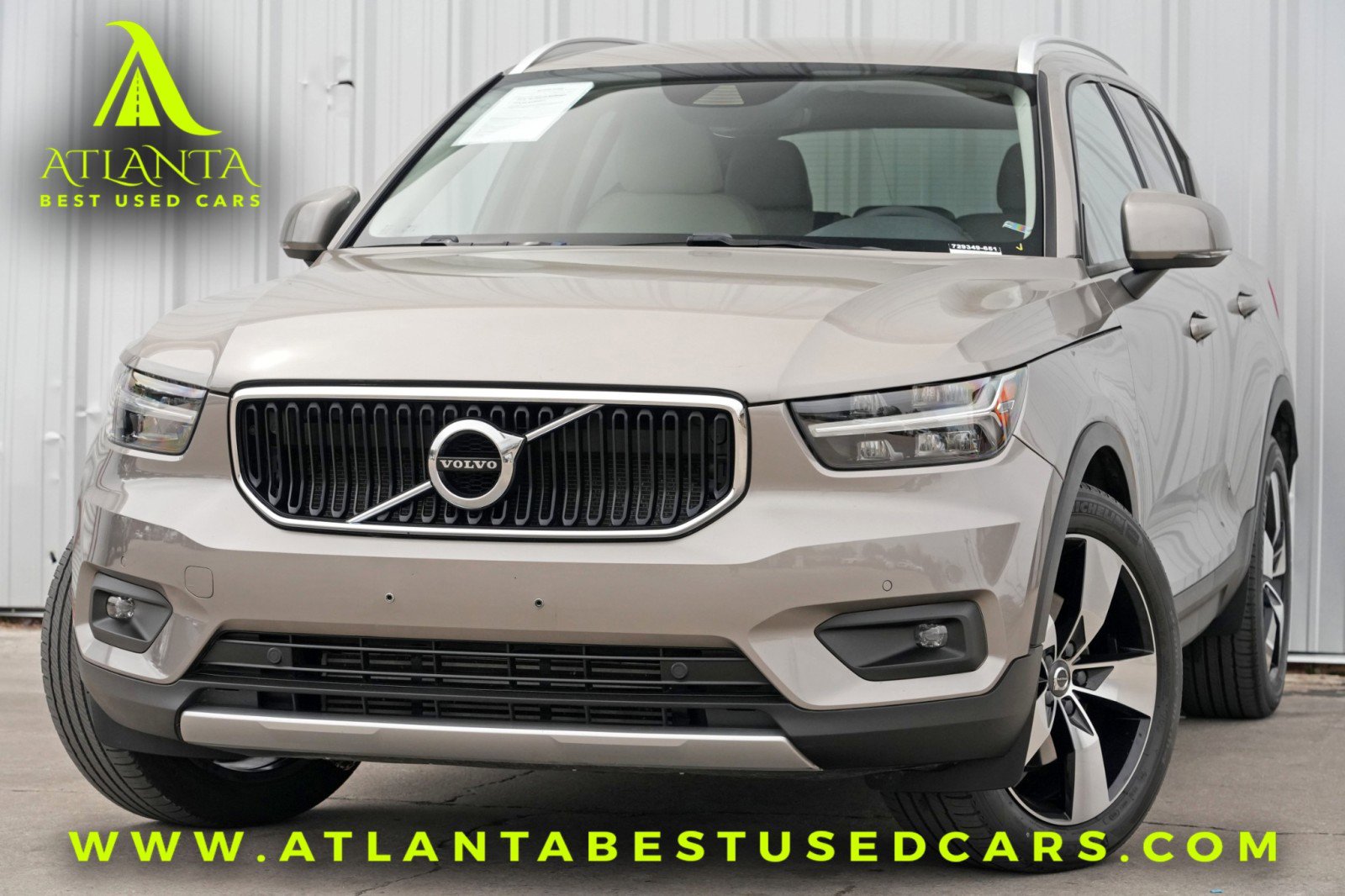 Used 2022 Volvo XC40 T5 Momentum w/ Premium Package image 1