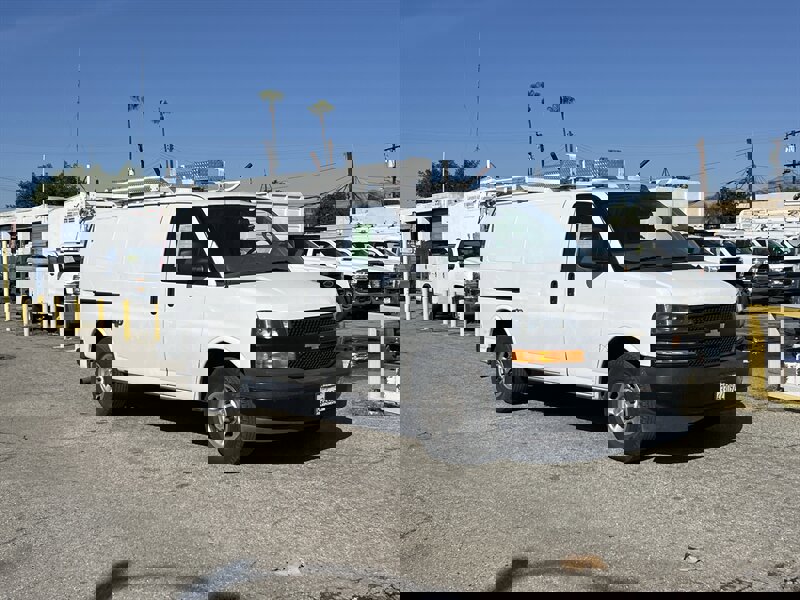 Used 2020 Chevrolet Express 3500 w/ Driver Convenience Package image 1