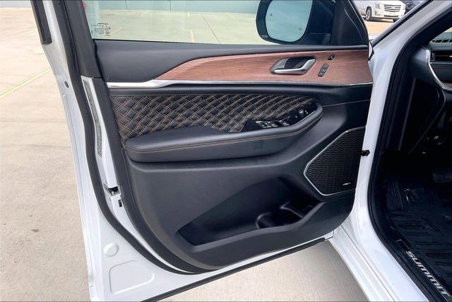 Used 2023 Jeep Grand Cherokee L Summit w/ Advanced Protech Group IV image 28