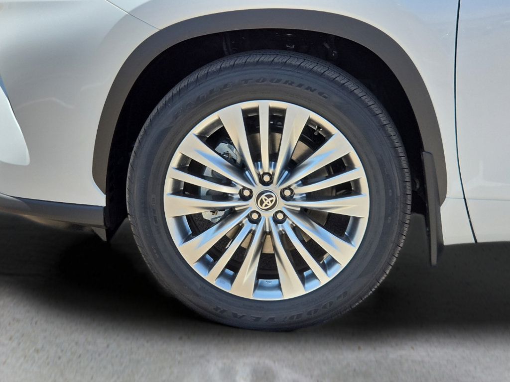 New 2026 Toyota Highlander Platinum AWD/4WD image 9