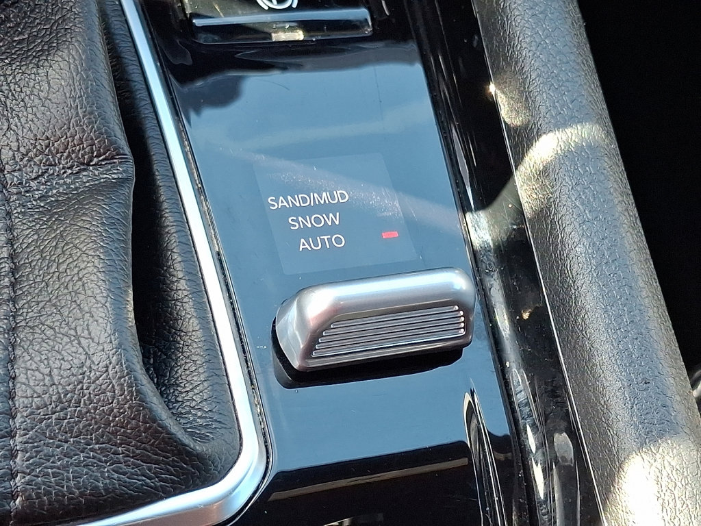 Used 2024 Jeep Compass Limited image 32