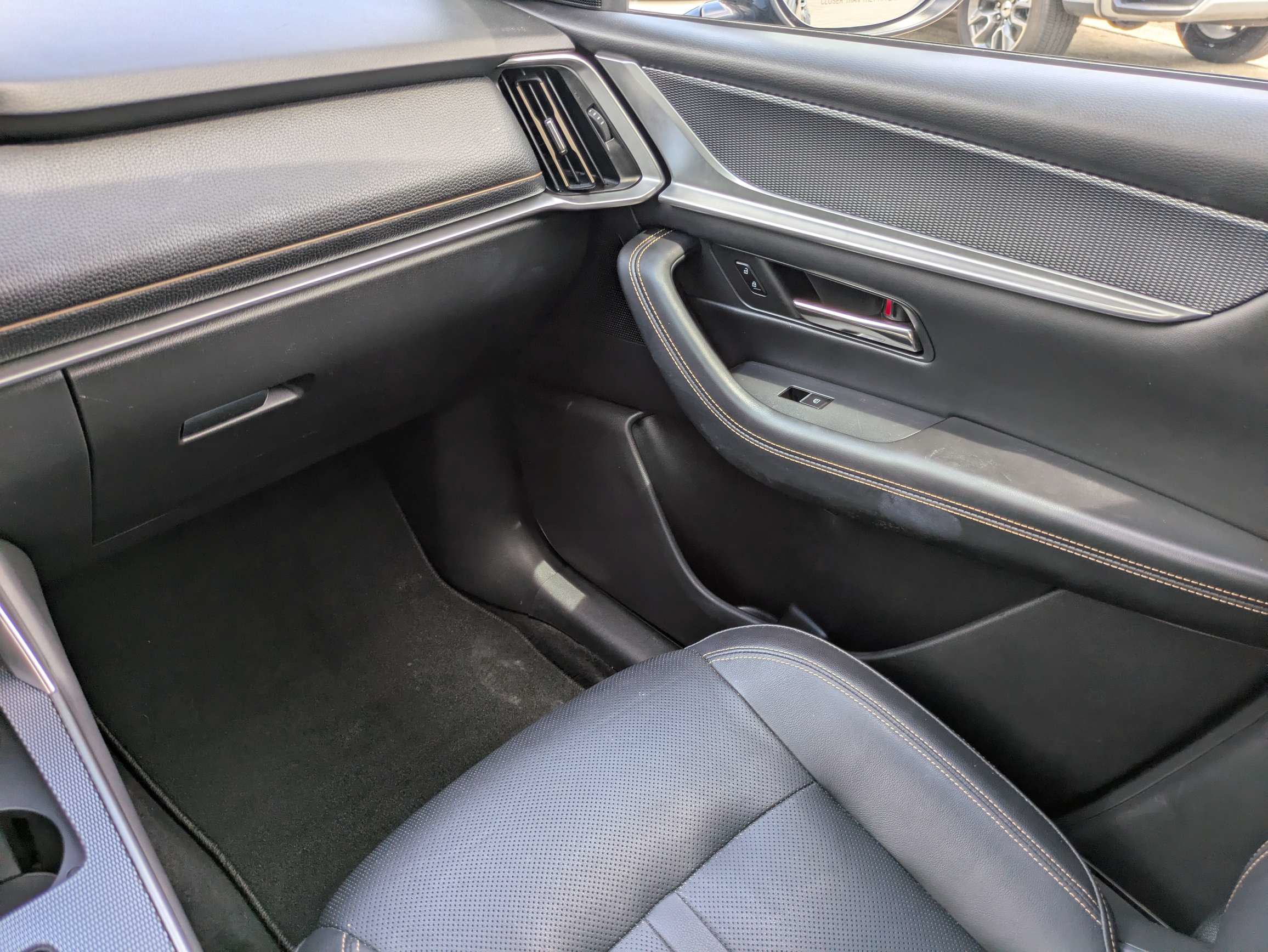Used 2024 MAZDA CX-90 Plug-In Hybrid w/ Premium Pkg AWD/4WD image 12