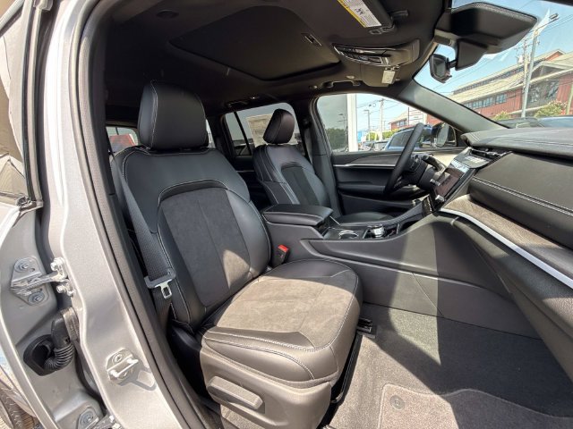 New 2026 Jeep Grand Cherokee Altitude AWD/4WD image 38