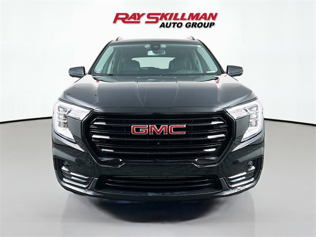 Used 2023 GMC Terrain SLT w/ Infotainment Package II image 2