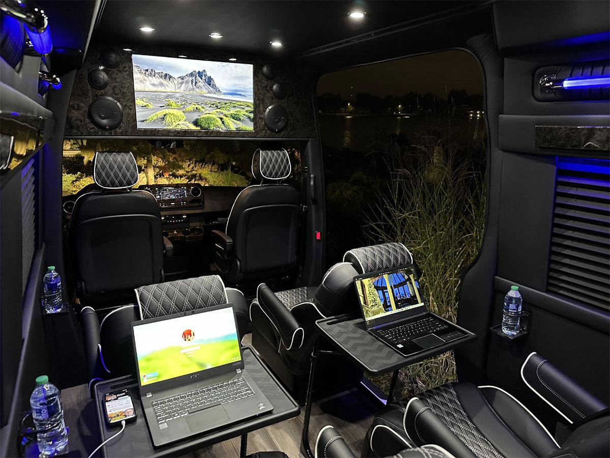 Used 2024 Mercedes-Benz Sprinter 3500 image 32