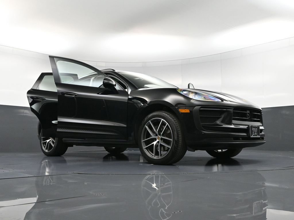 Certified 2023 Porsche Macan Turbo image 37