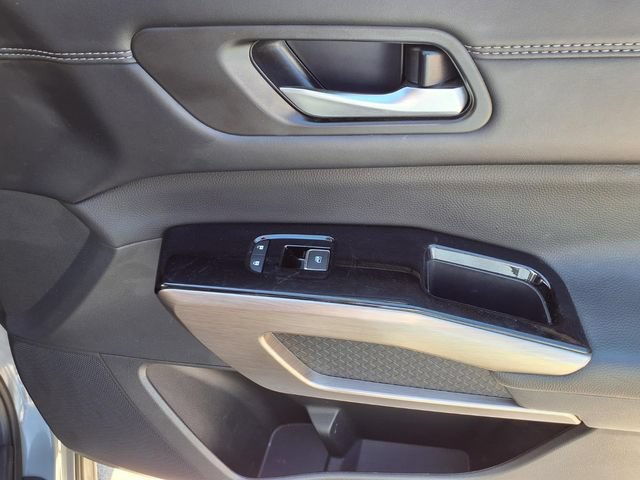 Certified 2025 Nissan Pathfinder Platinum FWD image 30