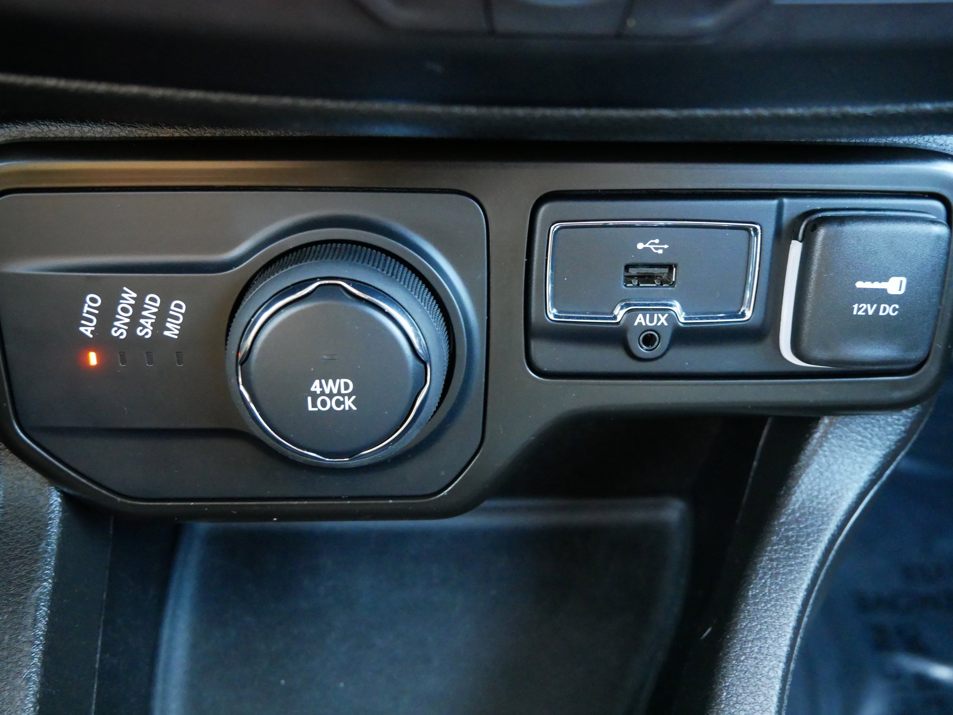 Used 2023 Jeep Renegade Limited image 29