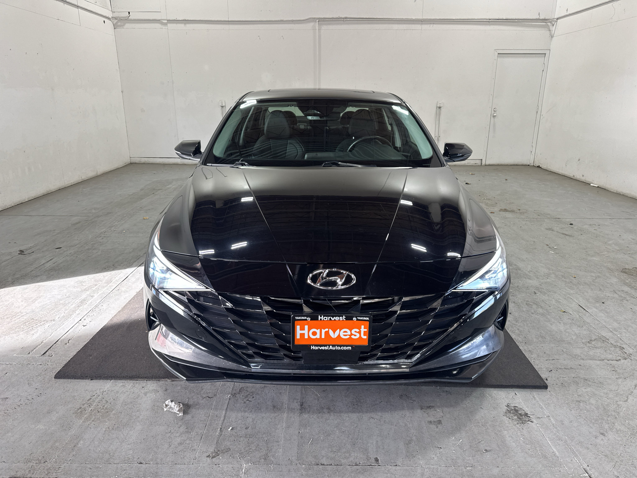 Used 2022 Hyundai Elantra Limited w/ Preferred Accessory Package FWD image 2