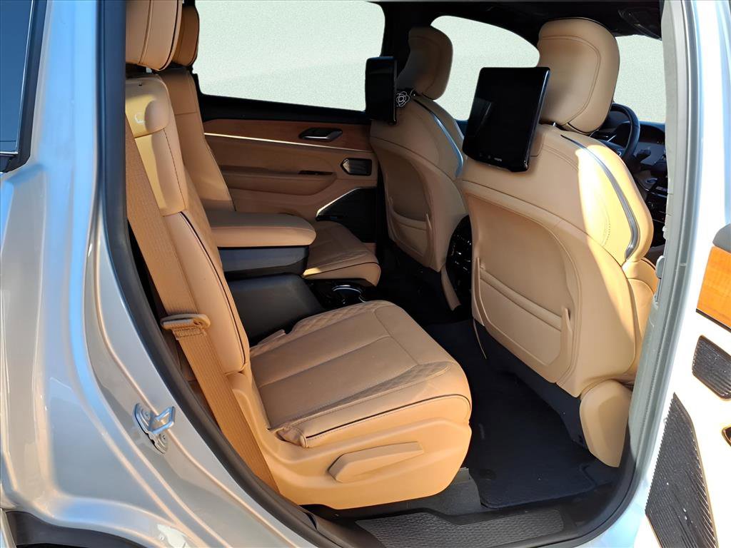 Used 2023 Jeep Grand Cherokee L Summit image 18