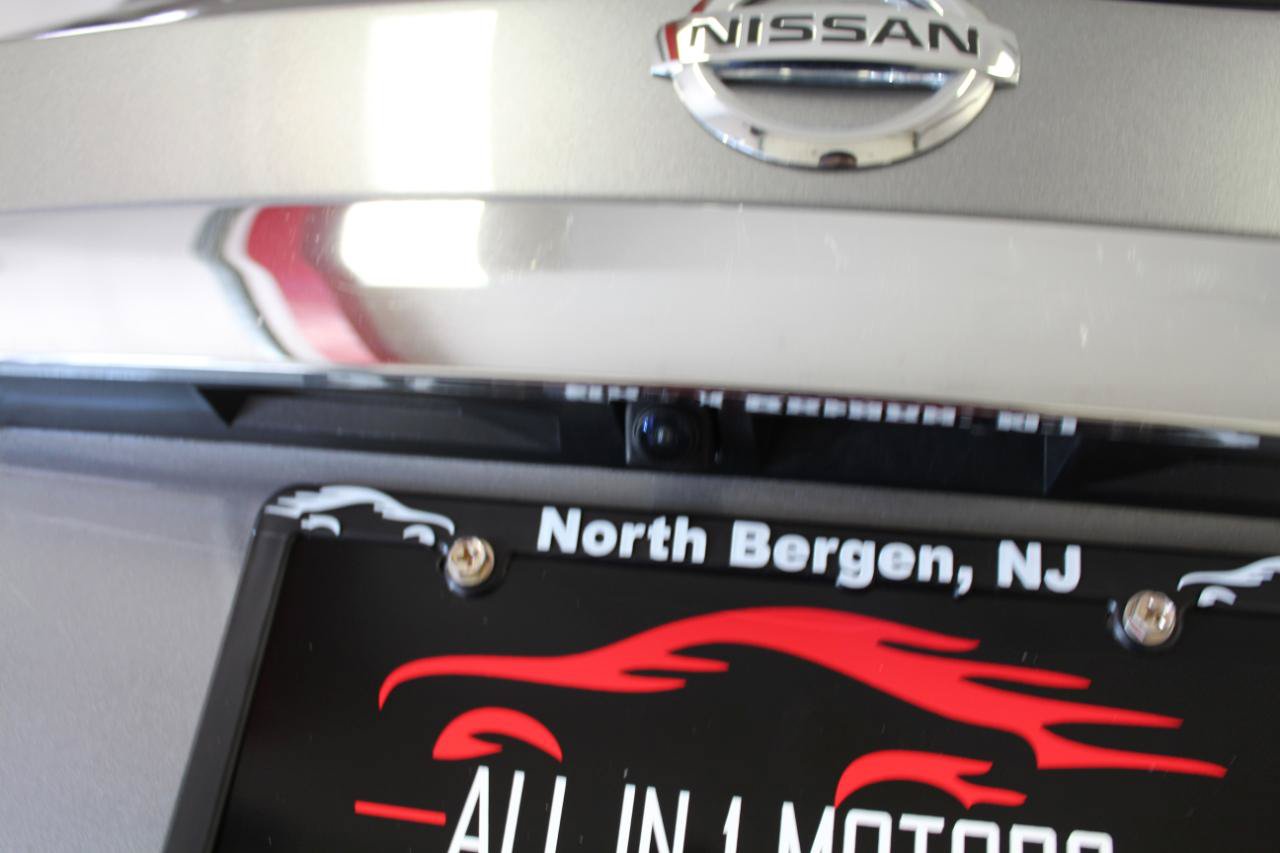 Used 2020 Nissan Pathfinder SL AWD/4WD image 32