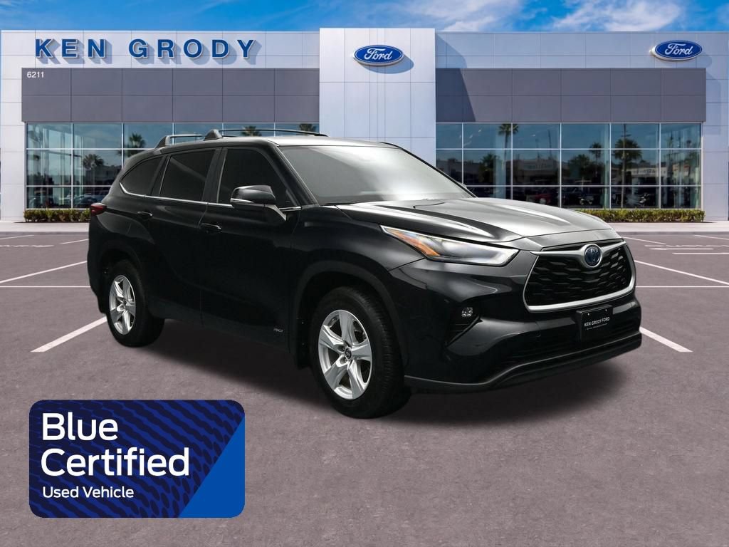 Used 2023 Toyota Highlander LE AWD/4WD image 1