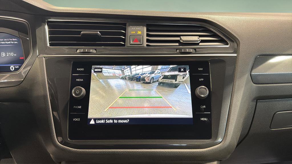 Used 2020 Volkswagen Tiguan SEL Premium R-Line image 29