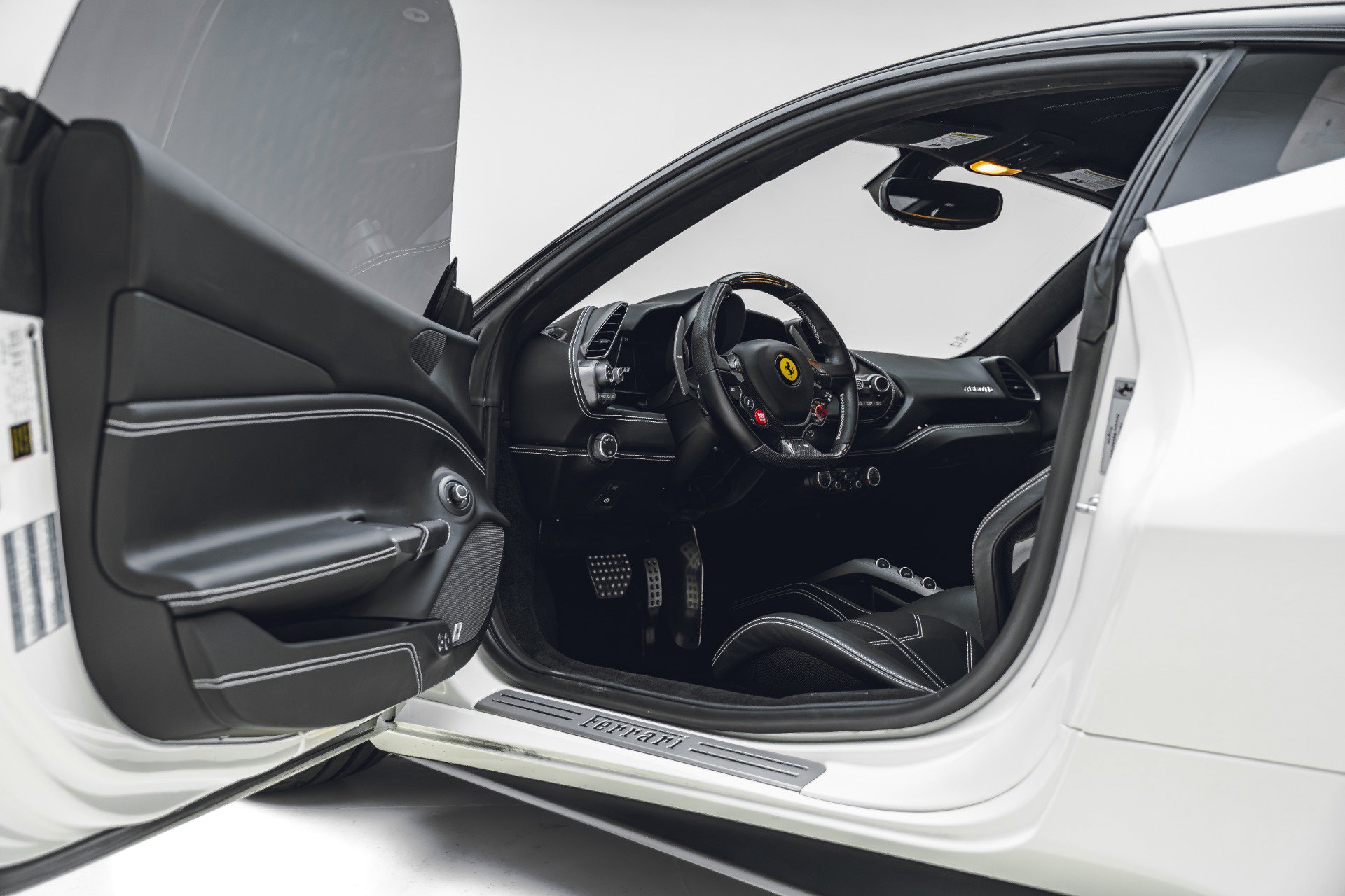 Used 2018 Ferrari 488 GTB RWD image 32