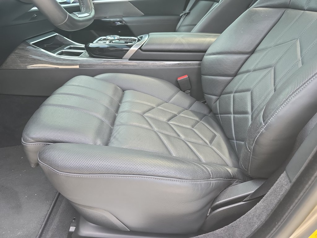 Certified 2024 BMW i7 eDrive50 w/ Premium Package RWD image 19