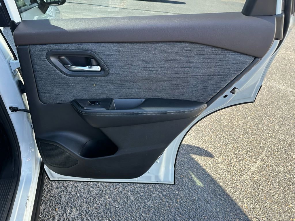 Used 2023 Nissan Rogue SV image 19